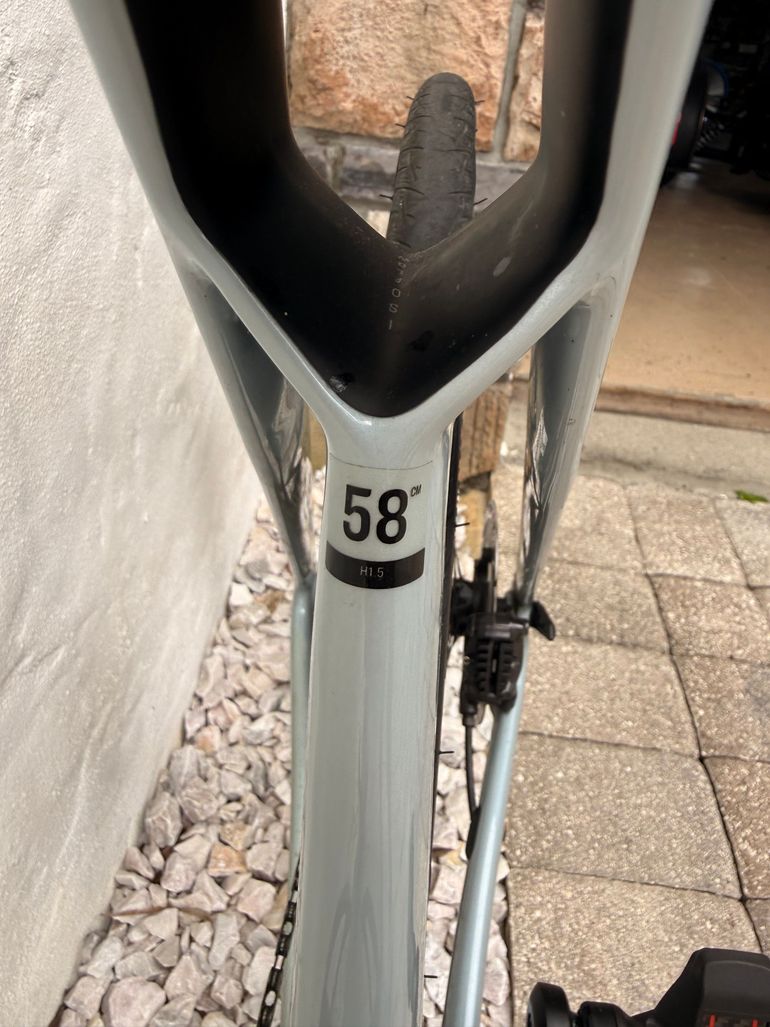 Used Trek Madone SL 7 Gen 7 2024 2024 Road & Gravel — image 5 of 6