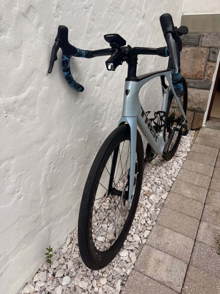 Used Trek Madone SL 7 Gen 7 2024 2024 Road & Gravel — image 2 of 6