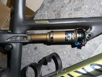 Used Canyon Neuron CF 9 SL 2024 2024 Mountainbike, Green, 27.5, 29 — image 11 of 12