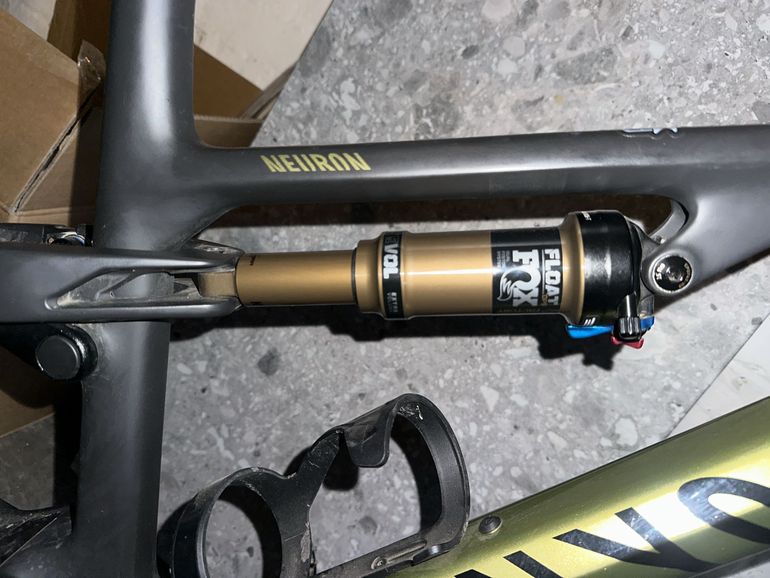 Used Canyon Neuron CF 9 SL 2024 2024 Mountainbike, Green, 27.5, 29 — image 11 of 12