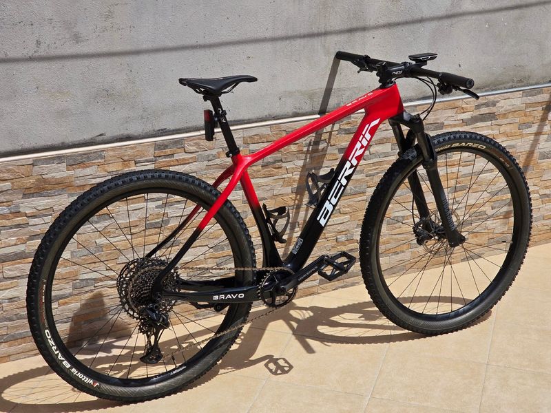 Berria BRAVO 5 2022 2022 Mountainbike d'occasion — image 3 sur 5