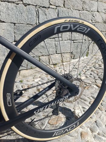 Used Specialized Tarmac SL7 Expert - Ultegra Di2 2022 2022 Road & Gravel, Red — image 9 of 14