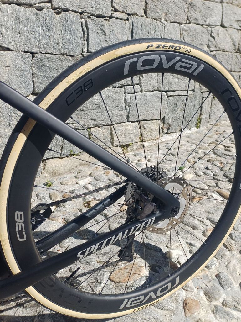 Used Specialized Tarmac SL7 Expert - Ultegra Di2 2022 2022 Road & Gravel, Red — image 9 of 14