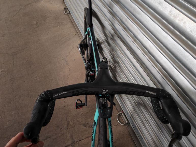 Used Bianchi Oltre XR3 Disc Ultegra Di2 2020 2020 Road & Gravel, Black — image 8 of 11