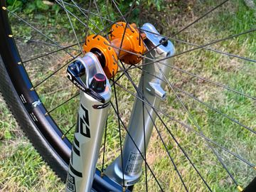 Tweedehands Commencal ABSOLUT RS 2021 2021 Mountainbike — afbeelding 8 van 17