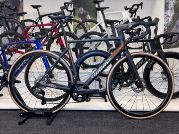 Brugt Wilier VERTICALE SLR ULTEGRA DI2 L 2024 Q1 CORE BLACK 2024 Road & Gravel