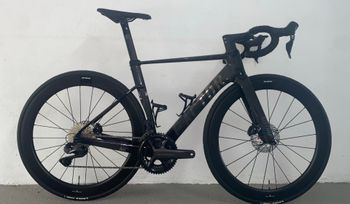 Used Airwolf Airwolf Custom Shimano Ultegra Di2 2025 Road & Gravel, Black — image 1 of 12