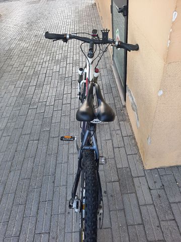 Used FRW Custom Shimano Deore XT 2010 Mountainbike, White — image 3 of 4