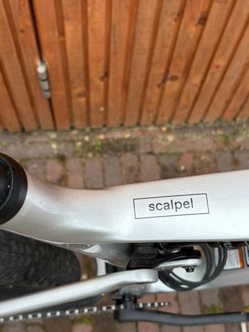Used Cannondale Scalpel Shimano Deore XT 2023 Mountainbike, Light Gray — image 9 of 10