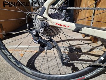 Used Giant Revolt Advanced 2 2020 2020 Road & Gravel, White — image 17 of 17