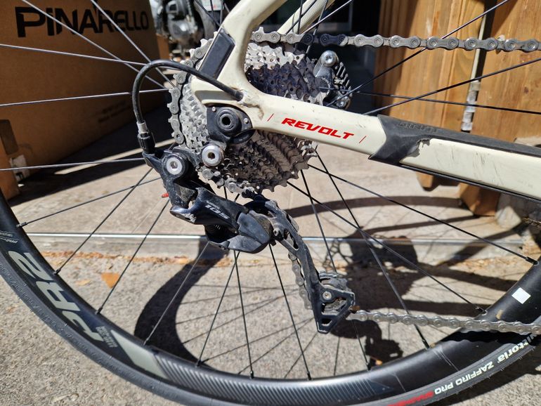 Used Giant Revolt Advanced 2 2020 2020 Road & Gravel, White — image 17 of 17