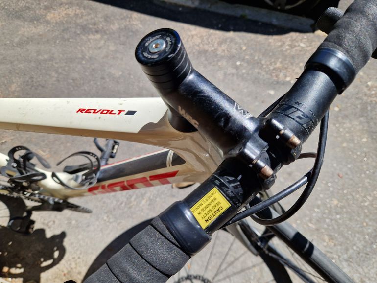 Used Giant Revolt Advanced 2 2020 2020 Road & Gravel, White — image 9 of 17
