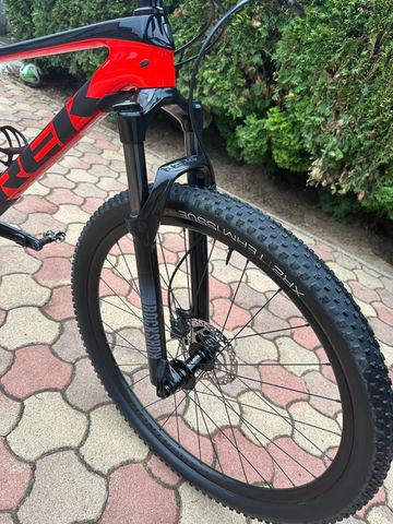 Used Trek Procaliber 9.5 2024 2024 Mountainbike, Red, 29 — image 2 of 6