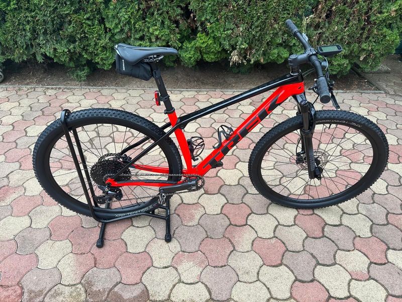 Used Trek Procaliber 9.5 2024 2024 Mountainbike, Red, 29 — image 1 of 6