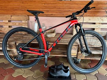 Used Trek Procaliber 9.5 2024 2024 Mountainbike, Red, 29 — image 4 of 6