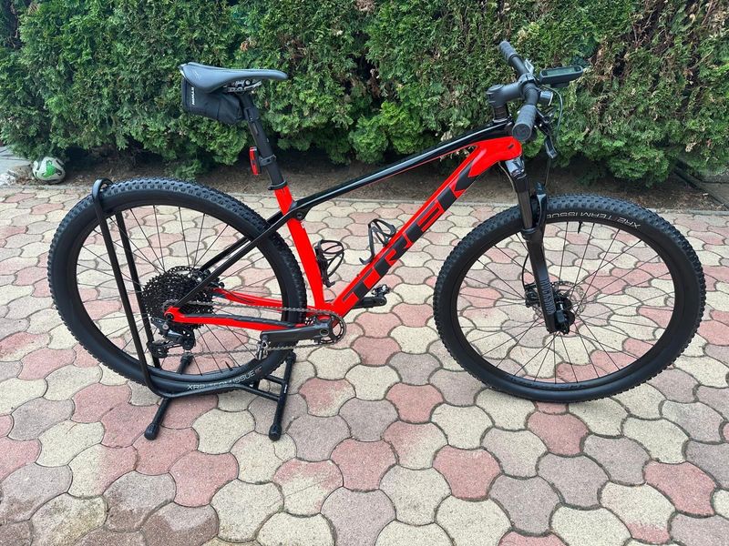 Used Trek Procaliber 9.5 2024 2024 Mountainbike, Red, 29 — image 3 of 6