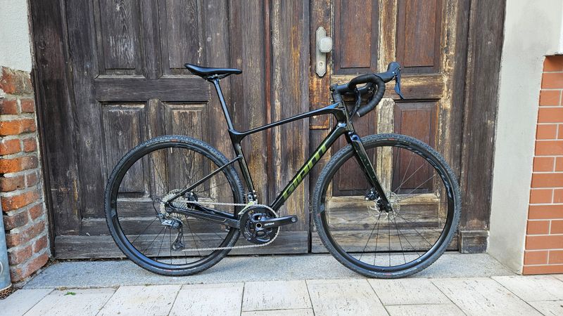 Used Giant Revolt Advanced 2 2022 2022 Road & Gravel, Black — image 1 of 16