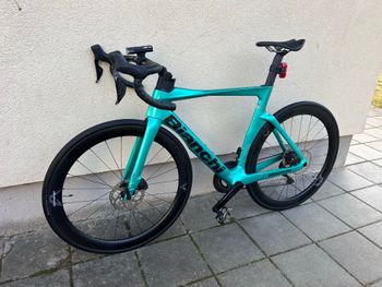 Used Bianchi Oltre Comp 105 Di2 2025 2025 Road & Gravel — image 3 of 29
