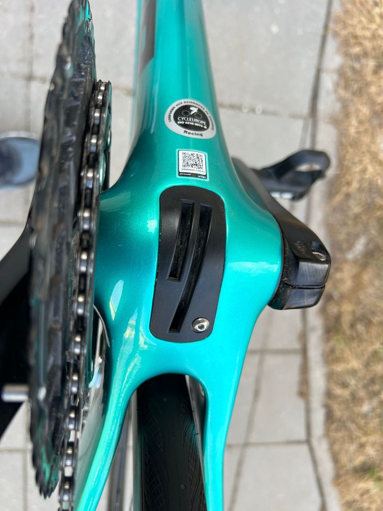 Used Bianchi Oltre Comp 105 Di2 2025 2025 Road & Gravel — image 27 of 29