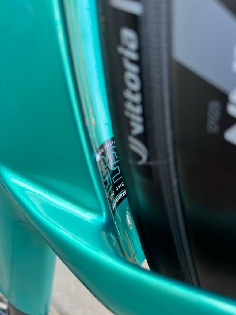 Used Bianchi Oltre Comp 105 Di2 2025 2025 Road & Gravel — image 20 of 29
