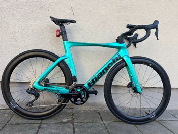 Used Bianchi Oltre Comp 105 Di2 2025 2025 Road & Gravel — image 1 of 29