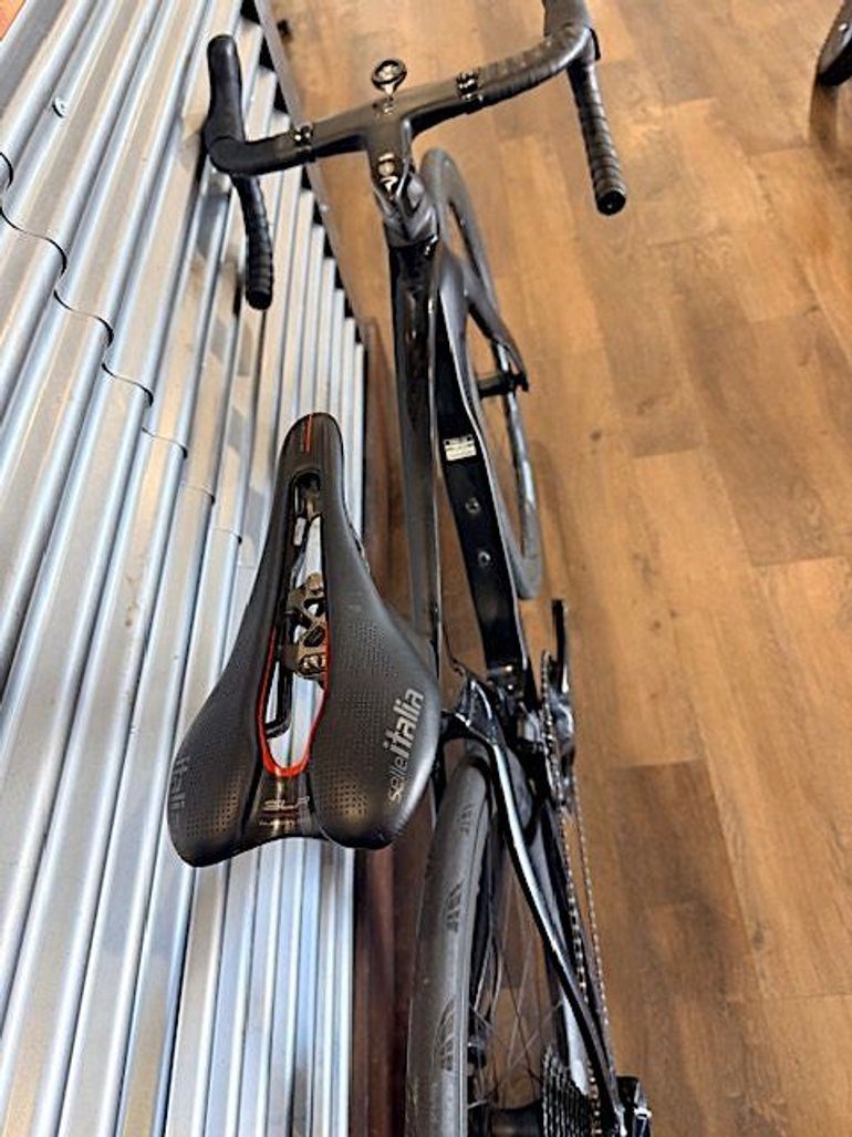 Used Pinarello DOGMA F DURA ACE Di2 Disc 2022 2022 Road & Gravel, Black — image 5 of 7
