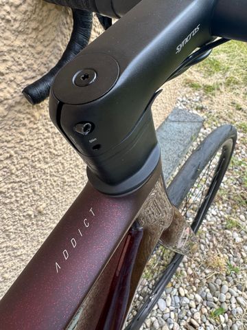 Used Scott Addict 30 2024 2024 Road & Gravel, Red — image 3 of 11