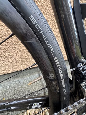 Used Scott Addict 30 2024 2024 Road & Gravel, Red — image 6 of 11