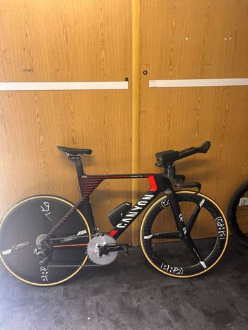 Tweedehands Canyon speedmac cf slx Custom Shimano Dura Ace Di2 2019 Road & Gravel
