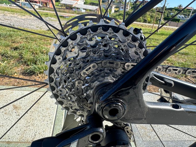 Used Trek Madone SRAM Force eTap AXS 2025 Road & Gravel — image 9 of 33