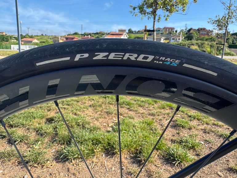 Used Trek Madone SRAM Force eTap AXS 2025 Road & Gravel — image 14 of 33