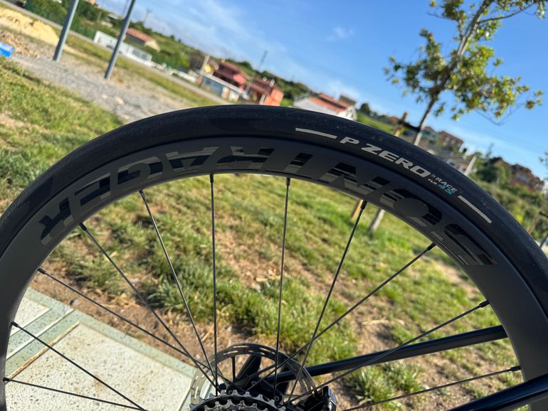 Used Trek Madone SRAM Force eTap AXS 2025 Road & Gravel — image 13 of 33