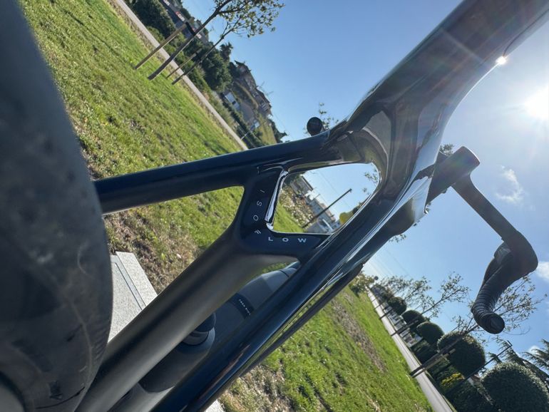Used Trek Madone SRAM Force eTap AXS 2025 Road & Gravel — image 17 of 33