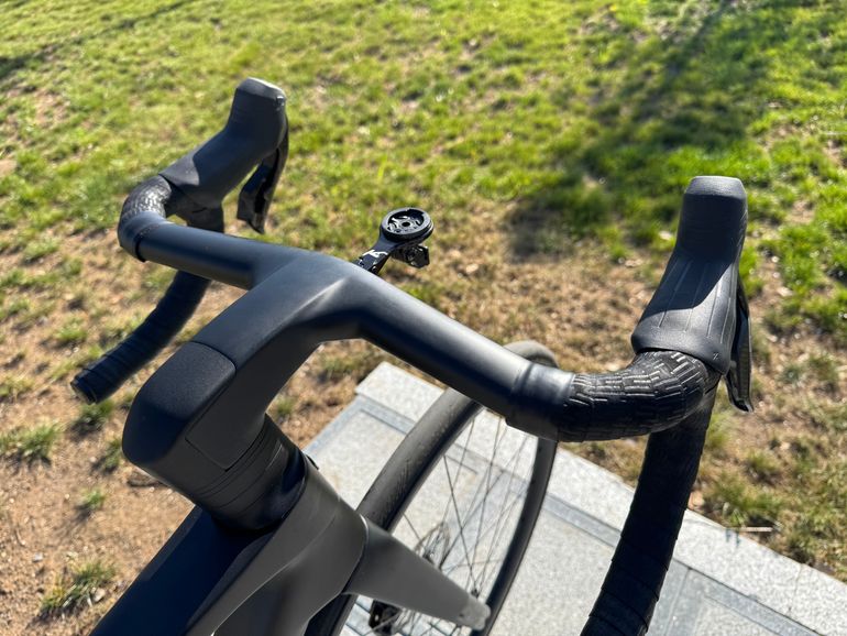 Used Trek Madone SRAM Force eTap AXS 2025 Road & Gravel — image 28 of 33