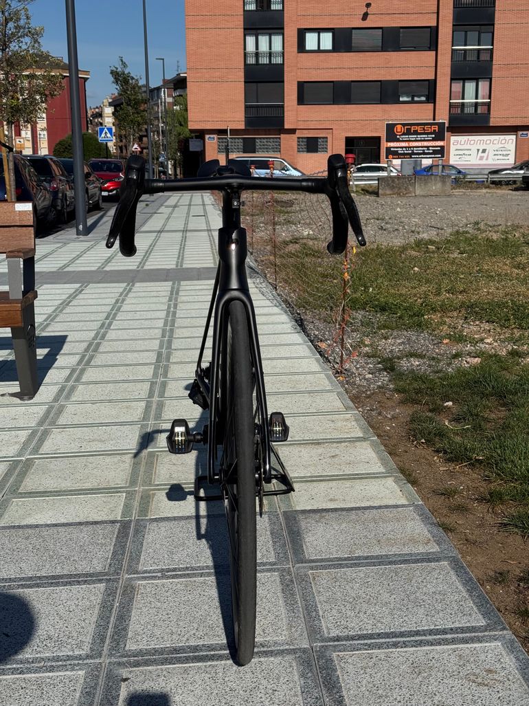 Used Trek Madone SRAM Force eTap AXS 2025 Road & Gravel — image 4 of 33