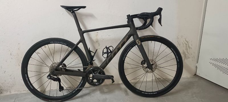 Used Scott Addict RC 15 2023 2023 Road & Gravel