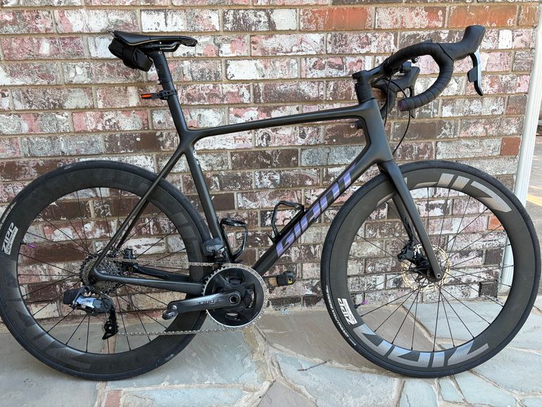 Used Giant TCR Advanced SL Disc 1 2022 2022 Road & Gravel, Black — image 1 of 5