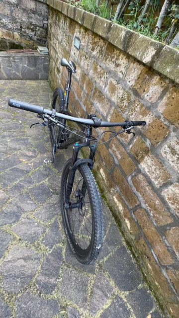 Used Trek Procaliber 9.8 2023 2023 Mountainbike, Light Gray, 29 — image 4 of 12