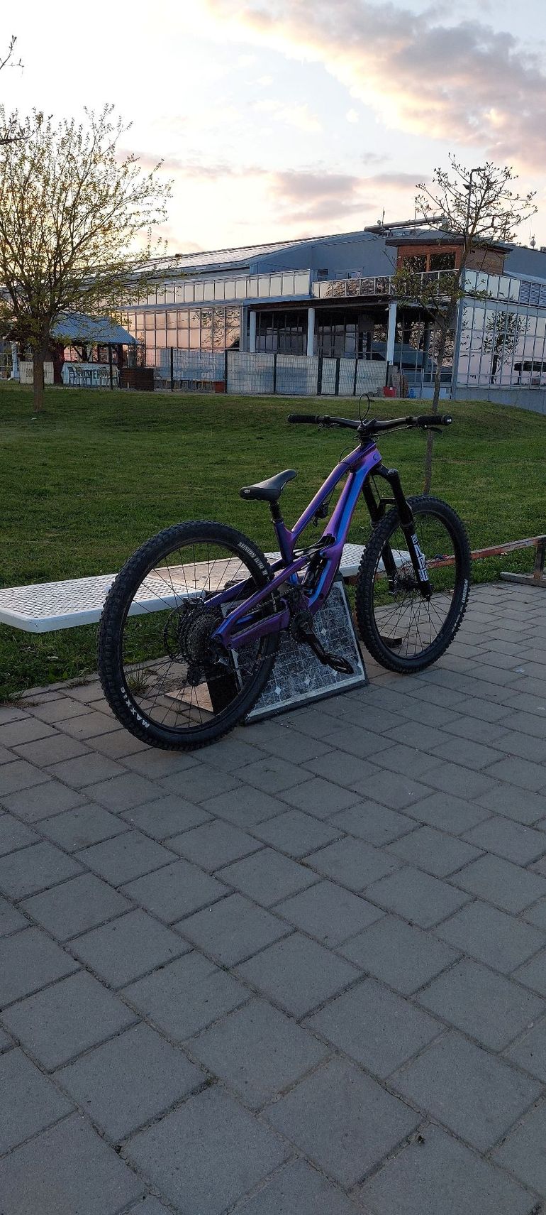 Used Cannondale Jekyll 2 2023 2023 Mountainbike, Purple, 29 — image 10 of 13