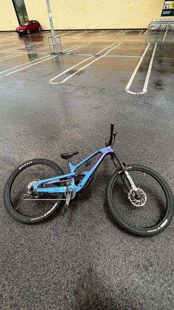 Cannondale Jekyll 2 2023 2023 Mountainbike usato, Viola — immagine 2 di 12