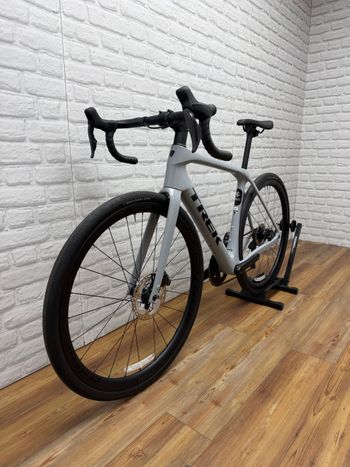 Used Trek Domane SL 7 Gen 4 2023 2023 Road & Gravel, Light Gray — image 5 of 6