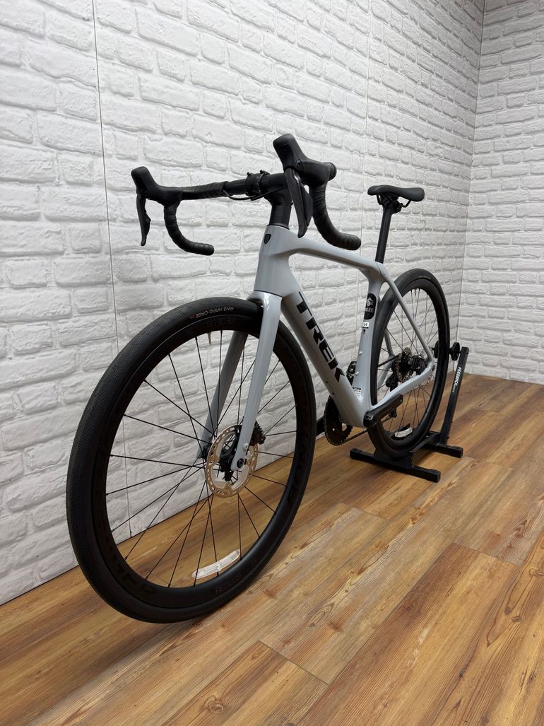 Used Trek Domane SL 7 Gen 4 2023 2023 Road & Gravel, Light Gray — image 5 of 6