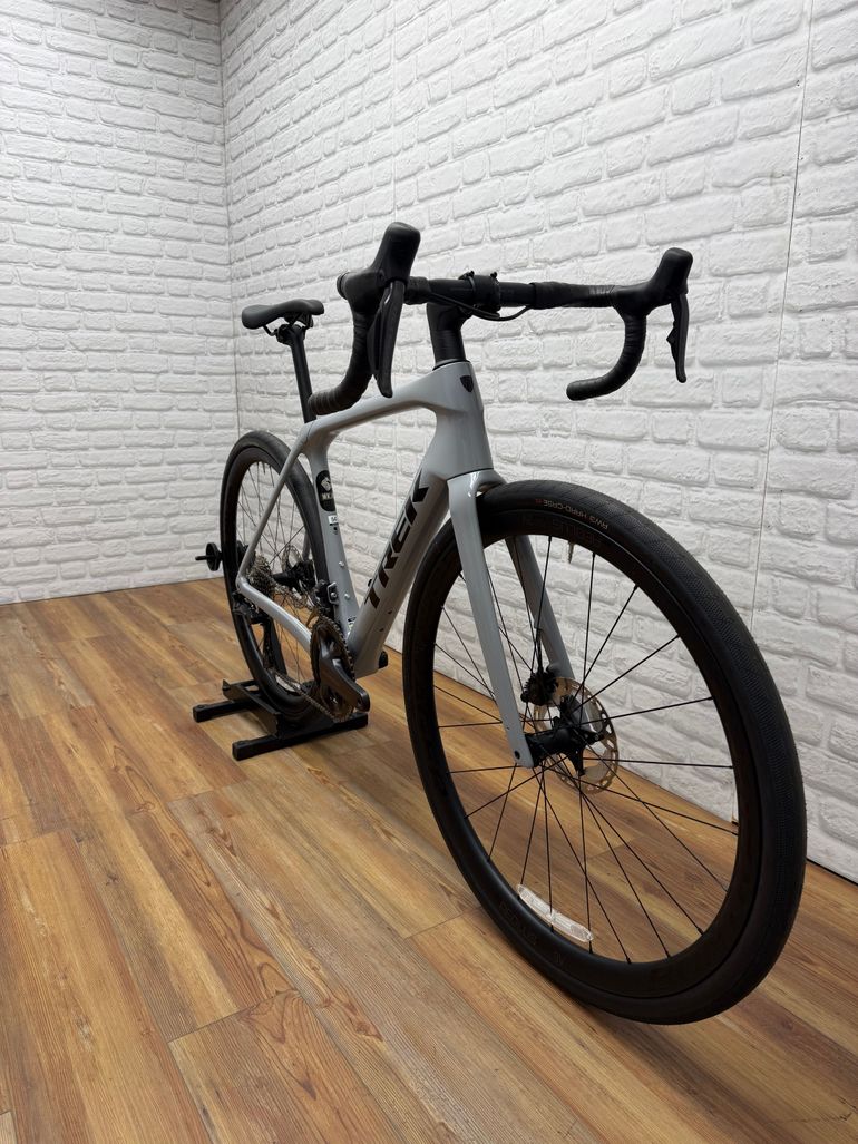 Used Trek Domane SL 7 Gen 4 2023 2023 Road & Gravel, Light Gray — image 2 of 6