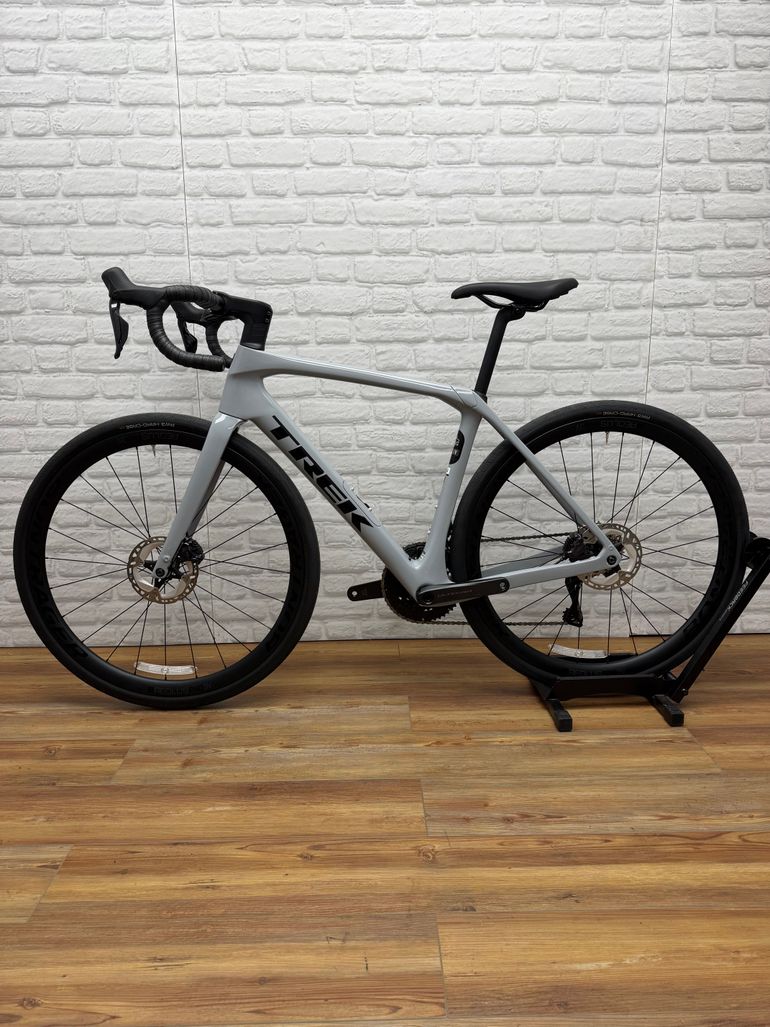 Used Trek Domane SL 7 Gen 4 2023 2023 Road & Gravel, Light Gray — image 4 of 6