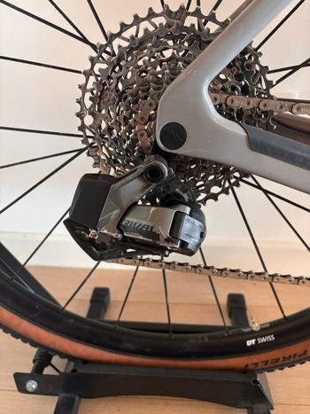 Used Canyon Grizl CF SL 7 eTap 2022 2022 Road & Gravel, Light Gray — image 4 of 9