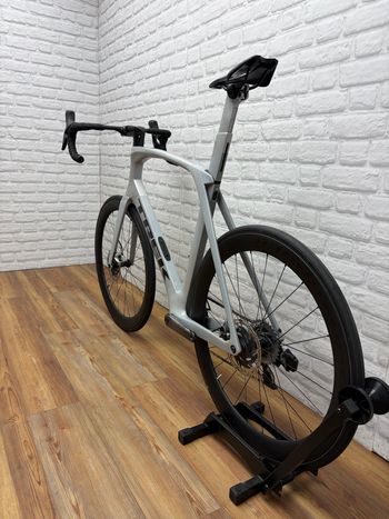 Used Trek Madone SLR 9 Disc eTap 2019 2019 Road & Gravel, Light Gray — image 6 of 6