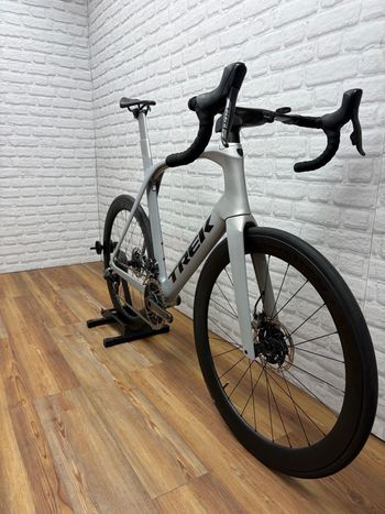 Used Trek Madone SLR 9 Disc eTap 2019 2019 Road & Gravel, Light Gray — image 2 of 6