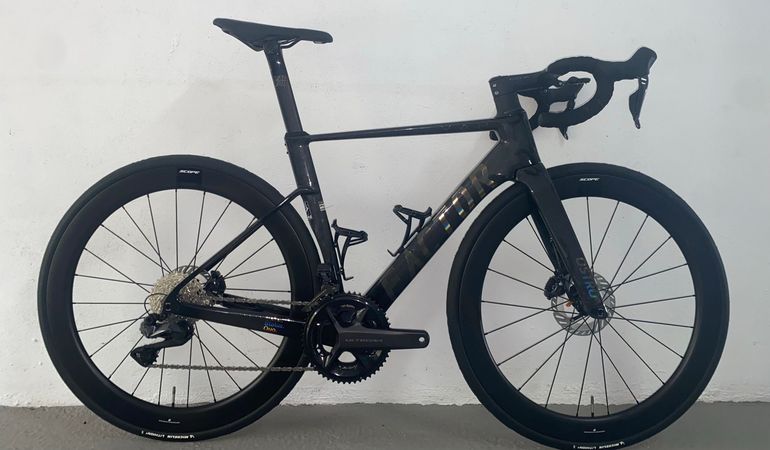 Used Other Brands Other Brands Custom Shimano Ultegra Di2 2025 Road & Gravel, Black — image 1 of 12