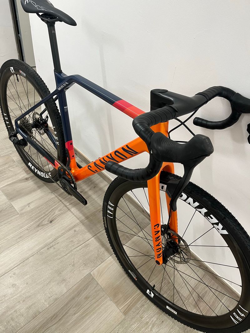 Canyon Inflite CF SL 8 2022 2022 Road & Gravel usato, Arancione — immagine 2 di 8