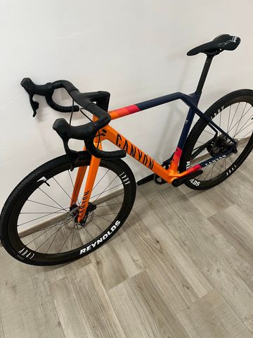 Canyon Inflite CF SL 8 2022 2022 Road & Gravel usato, Arancione — immagine 8 di 8